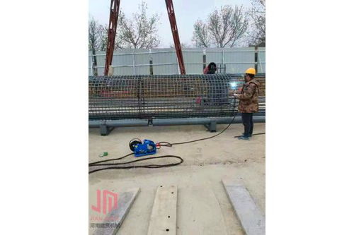 鋼筋籠盤絲機全自動滾焊機在電桿生產(chǎn)中的應(yīng)用與優(yōu)勢